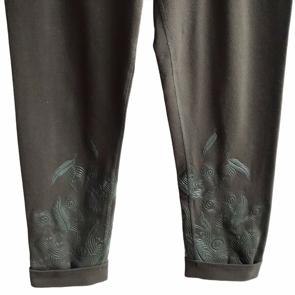 Lululemon Acro Crops Size 4 Silicone Logo Peacock Feather Yoga Acrobatic Silks - Picture 5 of 12